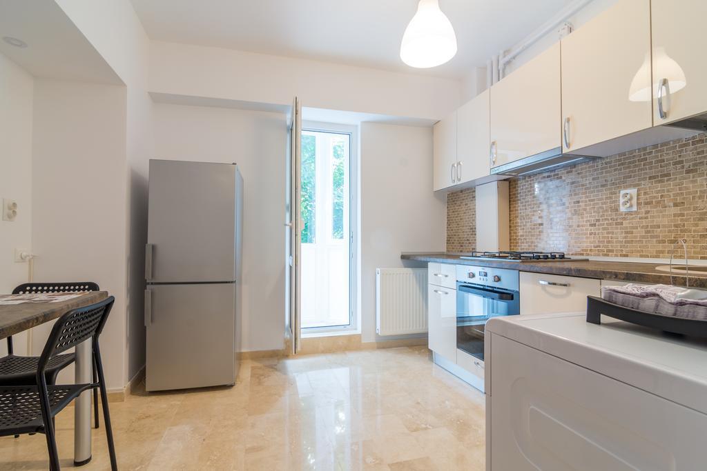 Vlad House Iancului Mihai Bravu * Bucureşti